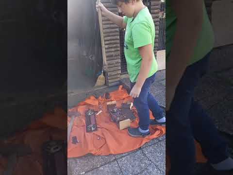 Wir zerstören ein altes Radio