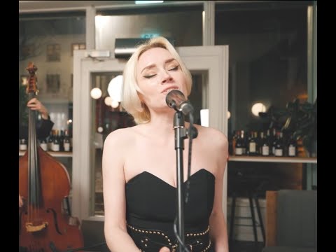 Niamh Farrell and The Tiny Quartet :: Spooky (Dusty Springfield)