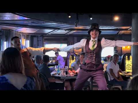 Restaurant “Time Machine” on AIDA Cosma: Is the dinner show worth it?