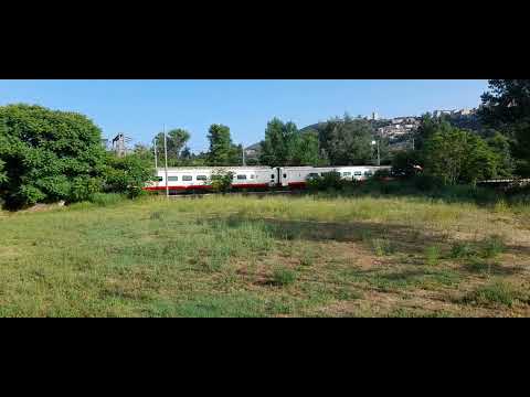treno frecciabianca 8852 in transito a narni amelia alle 18:30.    21/07/2023(1)