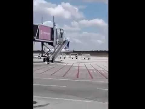 Aterrizó de emergencia el vuelo 1204 de JetBlue en el Aeropuerto Internacional las Américas