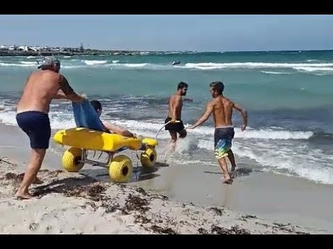 Nello stabilimento "La Terrazza" la Sla finisce tra le onde...