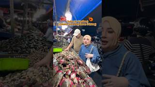 Download lagu Seafood shopping for Saturday night, cooking crab in Padang sauce mp3