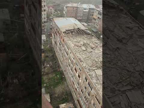 Քամին ավերել է բազմահարկ շենքի տանիքը