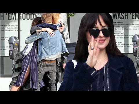 Dakota Johnson Calls Out Hollywood's Creative Rut | Silent on Chris Martin Breakup