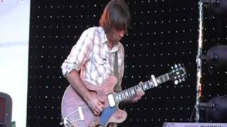 Anika Moa at Taupo 2 2011 sings "Youthful"