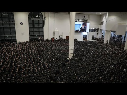 Thousands at Gerer Rebbe Chanukah Menorah Lighting 2022 | הדלקת נר חנוכה של כ"ק האדמו"ר מגור - תשפ"ג