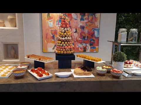 CAKES GARNISHING AND MAKING....