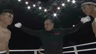 中国小伙和泰国选手对着锤，现场气氛爆燃，小伙被对手打的读秒