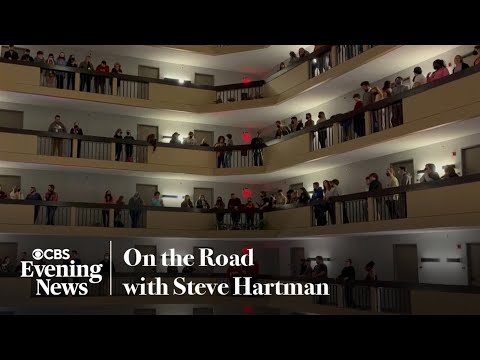 Kentucky students unite hotel with spontaneous national anthem performance