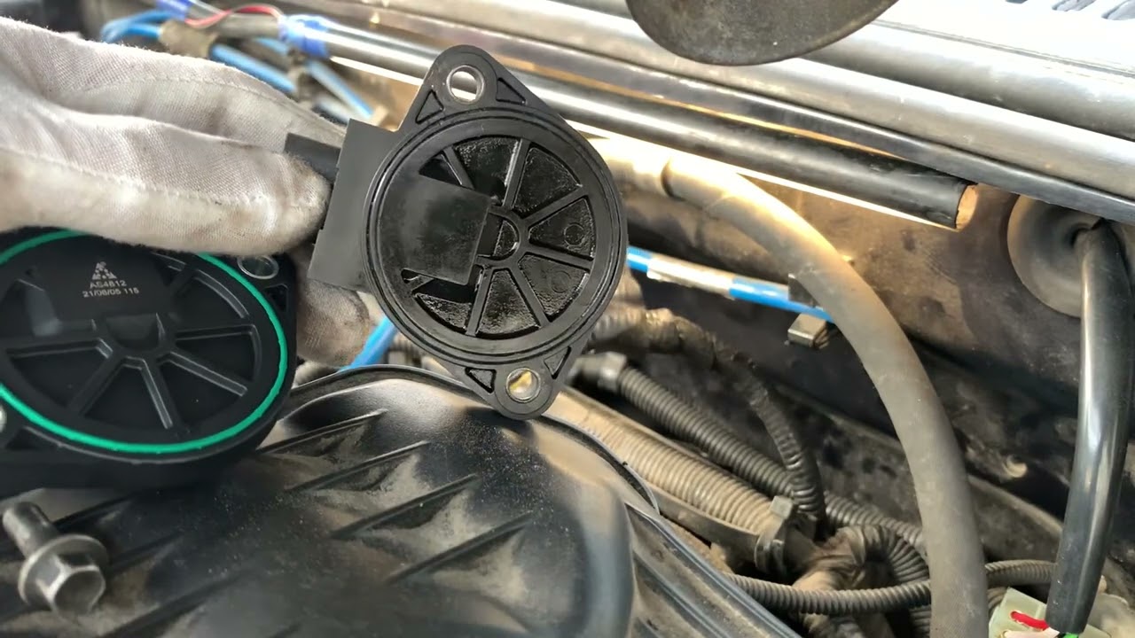 где стоит датчик коленвала на волга крайслер