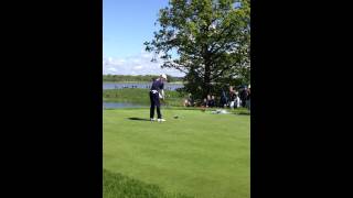 preview picture of video 'Viktor Edin från Bro-Bålsta Golfklubb slår sitt första slag (hål 10) på Nordea Masters 2012'