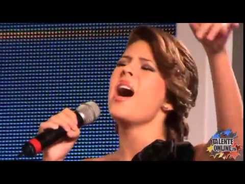 Andreea Olariu interpreteaza "Listen" la Premiile Fashion 2013