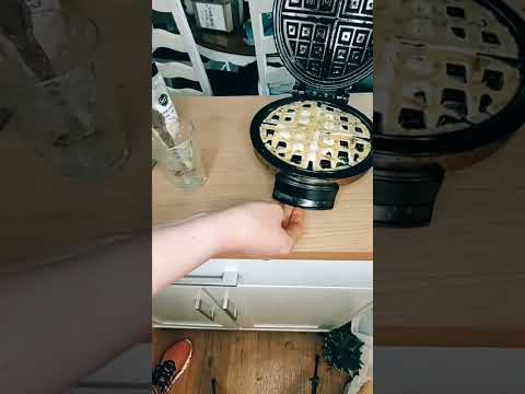 protein packed sandwich! 💪who needs bread when you can have toasty, delicious, waffle bread #protein