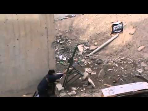 استهداف  قوات النظام بقذائف الهاون من قبل الجيش الحر في حي الصناعة في مدينة دير الزور