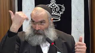 האם אסור לשבת ליד אדם שאומר קדיש ▪️הרב נחמנסון▪️(שטיינבאך שול כפר חב"ד) (הרב יהודה לייב נחמנסון) - התמונה מוצגת ישירות מתוך אתר האינטרנט יוטיוב. זכויות היוצרים בתמונה שייכות ליוצרה. קישור קרדיט למקור התוכן נמצא בתוך דף הסרטון