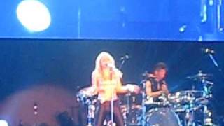 Shakira - PIENSO EN TI/ WHY WAIT/ TE DEJO MADRID/ SI TE VAS Live in Hidalgo TX 10/9/10