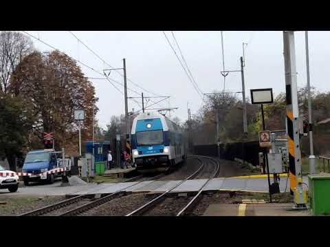 Os 6947 Přijíždí a odjíždí ze stanice Lovosice město pozdrav 471 061