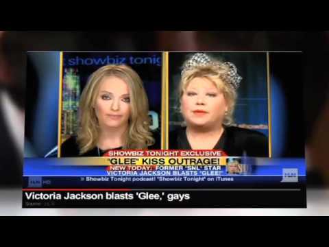 Victoria Jackson's Homophobia: Comedian Blasts Gay Kiss on Glee