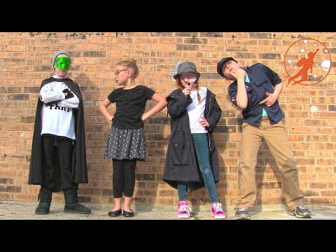 Little Heroes 18 - The Detective, The Giant Stinker Surprise and The Cops