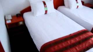 preview picture of video 'ISDEF 2010 - Номер в гостиннице Holiday Inn Виноградово'