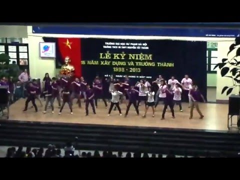 Flash Mob - tập thể cựu học sinh Nguyễn Tất Thành
