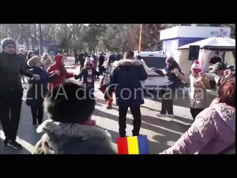 Grătarele sunt încinse la Clubul de vară al pensionarilor din Parcul de la Gară