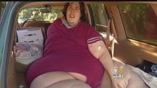 800-Pound Man Kicked Out Of Hospital For Ordering Pizza 800-Pound Man Kicked Out Of Hospital For Ordering Pizza