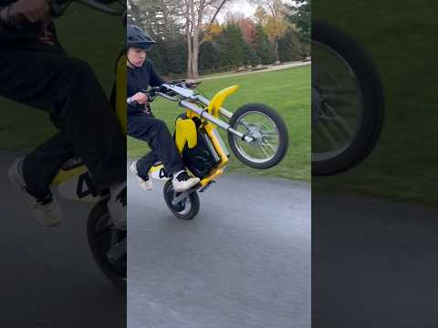 Kid WHEELIES Razor MX650     #razor #razorworldwide #minibike #electricdirtbike