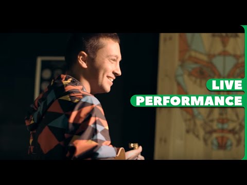 Twenty One Pilots - Tear In My Heart (Sydney Pop-Up Performance)