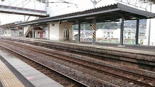 亀川駅 特急ソニック高速通過