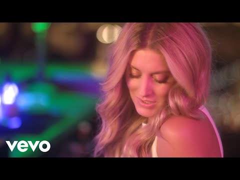 Stephanie Quayle - Whatcha Drinkin 'Bout (Official Video)