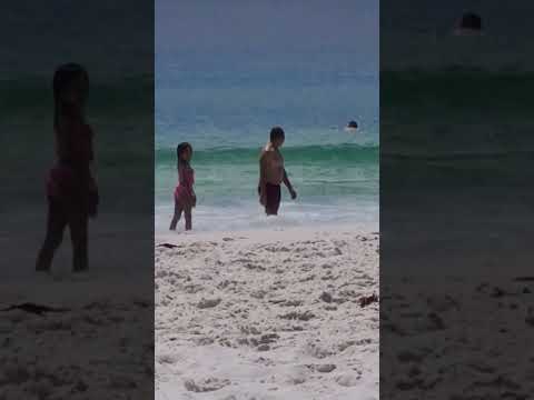 Beach day with the family 🌊⛱️