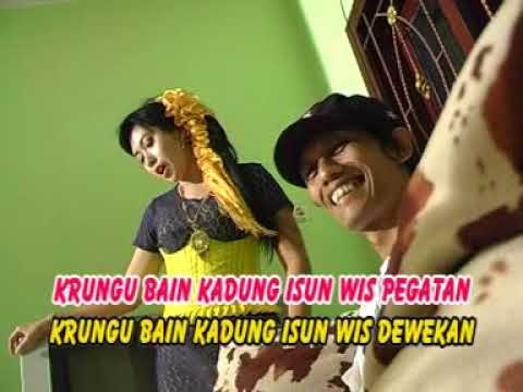 Catur Arum feat Adistya - Nompo Rondo [Official Music Video]