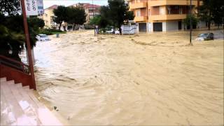 preview picture of video 'Alluvione di Senigallia 03/05/2014 - Borgo Molino'
