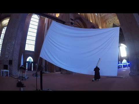 Poesie des Augenblicks - die Tage nach dem Tag   / Hundrich Project 2023