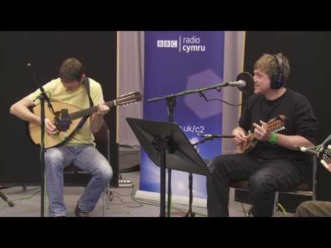 Mei Gwynedd a MANdolinMAN