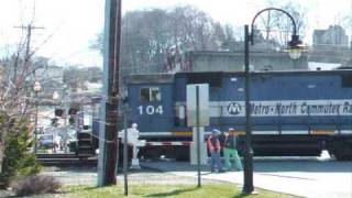 preview picture of video 'Metro North WX104 Work Train with Rebuilt GP35s--Peekskill, NY 4/9/09'