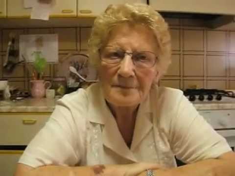 Romana Blasotti Pavesi al fianco dei familiari della strage di Viareggio.avi