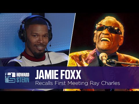 Jamie Foxx Shows Off His Spot-On Impression of Ray Charles (2017)