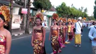 preview picture of video 'Bali Visit - Ceremony at Sukawati'