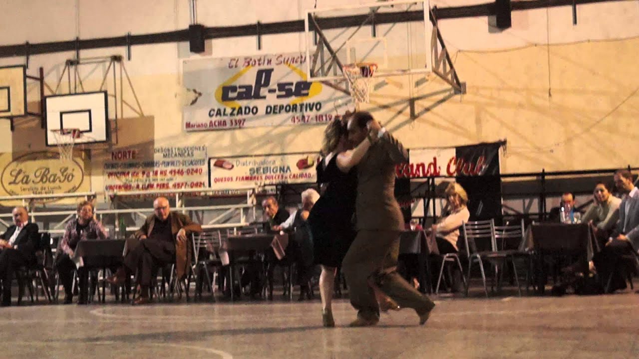 Santiago Castro y Carla Rossi - Garras