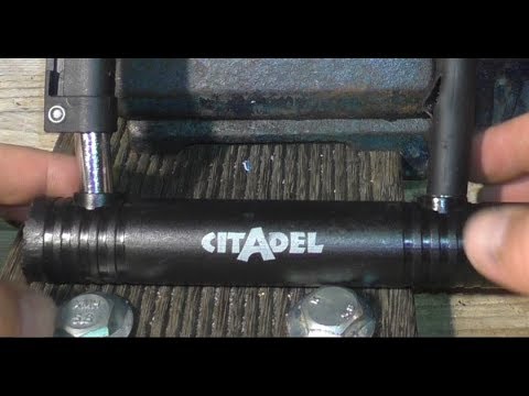 U-Lock firmy Citadel. Test siłowy zapięcia rowerowego. Nożyce do cięcia prętów i brzeszczot.