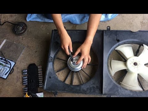 How To Remove / Replace Fan Motor or Blade (Radiator/Condenser) on 2003 2007 Honda Accord 2.4L 4 Cyl