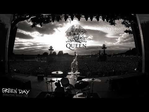 Green Day Crowd Singing Bohemian Rhapsody