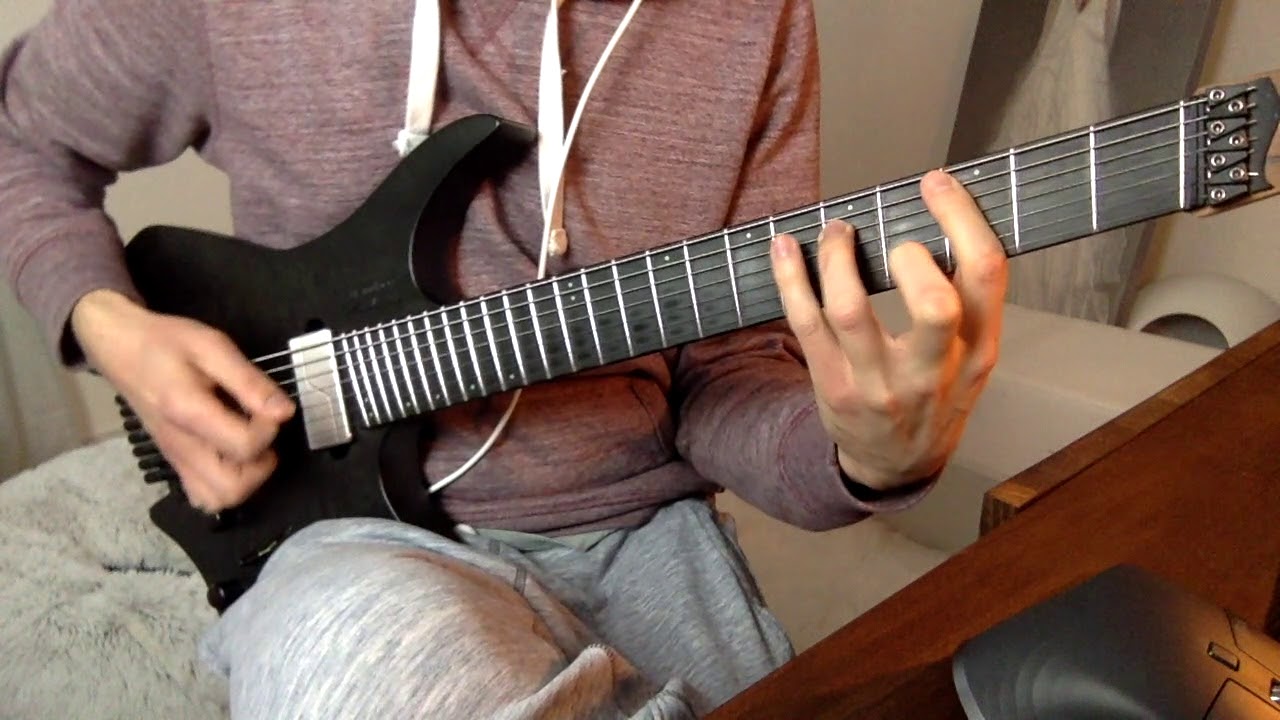 Roberto Barlocci playing the Sweet Home Alabama D–C–G intro riff on electric guitar