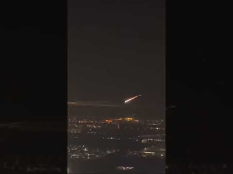 Meteorite burns up as entering atmosphere above dubai 2023 #meteor #comet #spacerock