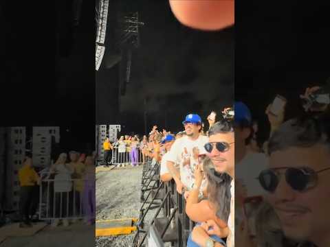 Bad Bunny disfrutando del concierto de Residente en primera fila en el público #badbunny #residente