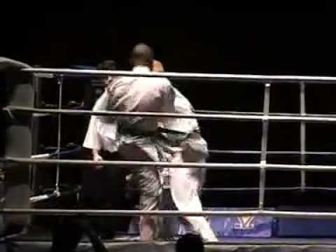 Bernhardt Mueller vs Bobo Lutete Nacht der Acht 2005 Kyokushin Vorkampf