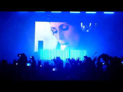 Armin van Buuren @ Cacao Beach 2010 ( Cirez D Vs. Armin - On Off of Love (AvB Mashup(1/2)) )